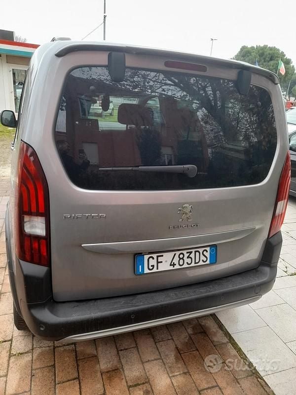 Usata Peugeot Rifter 130 CV (95 kW) 2021 Grigio Monovolume