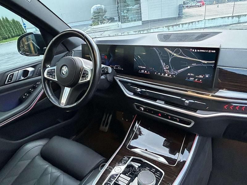 Usata BMW X5 M Sport 489 CV (359 kW) 2024 Carbon schwarz met. SUV