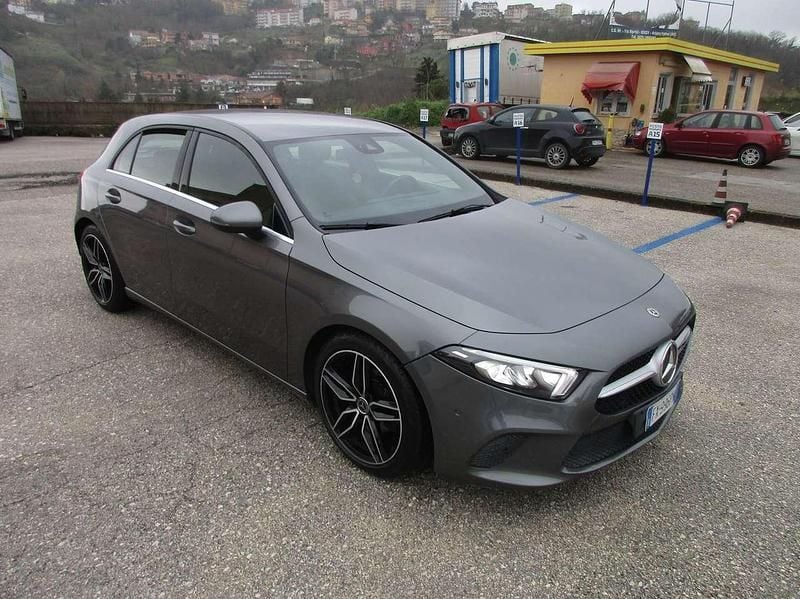 Usata Mercedes A180 Executive 116 CV (85 kW) 2019 Grigio Berlina