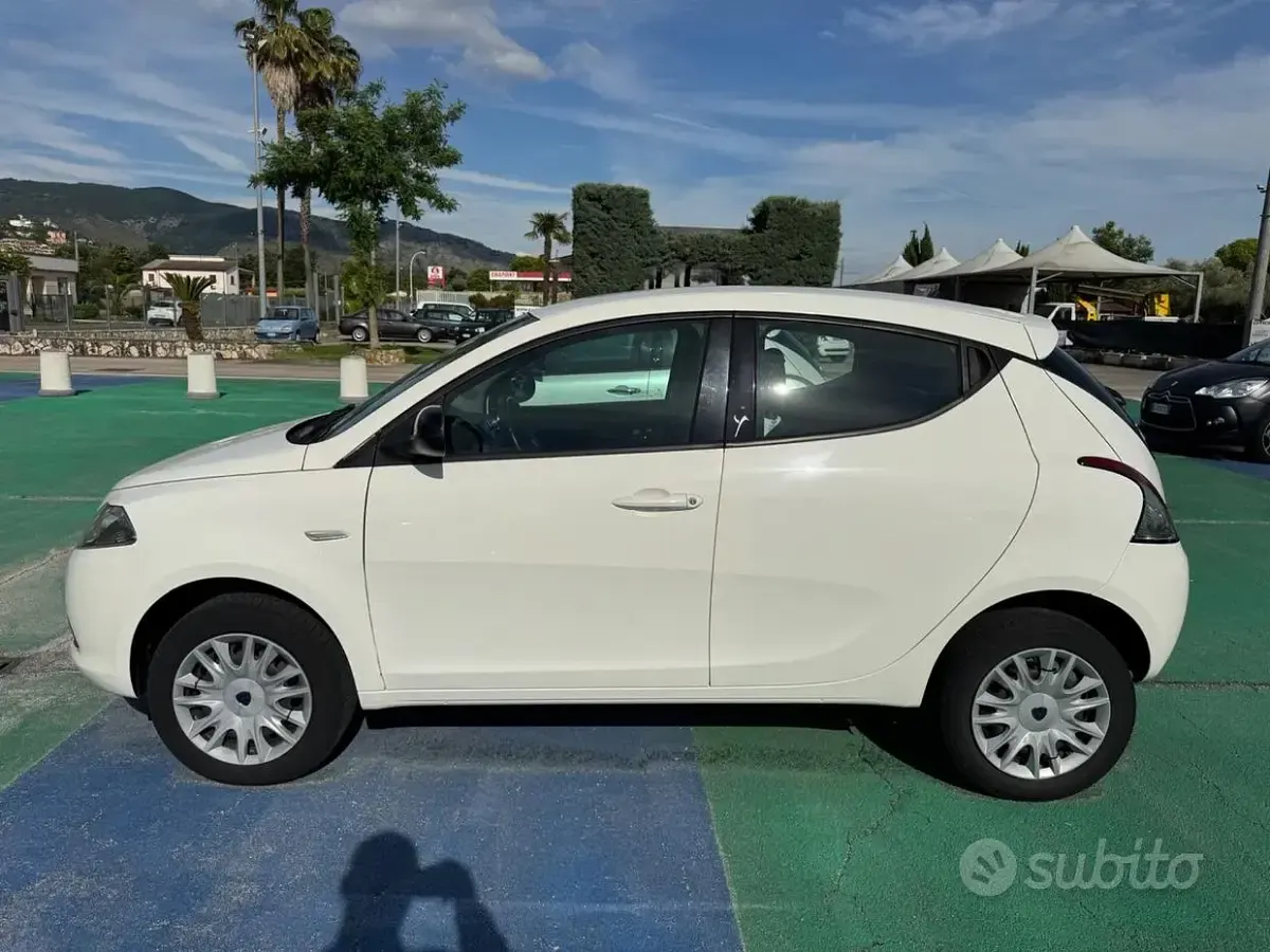 Usata Lancia Ypsilon Gold 80 CV (58 kW) 2014 Bianco Utilitaria