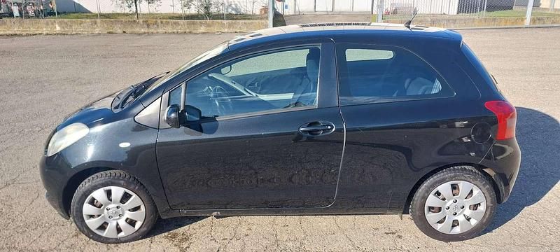Usata Toyota Yaris Sol 69 CV (50 kW) 2007 Nero Utilitaria
