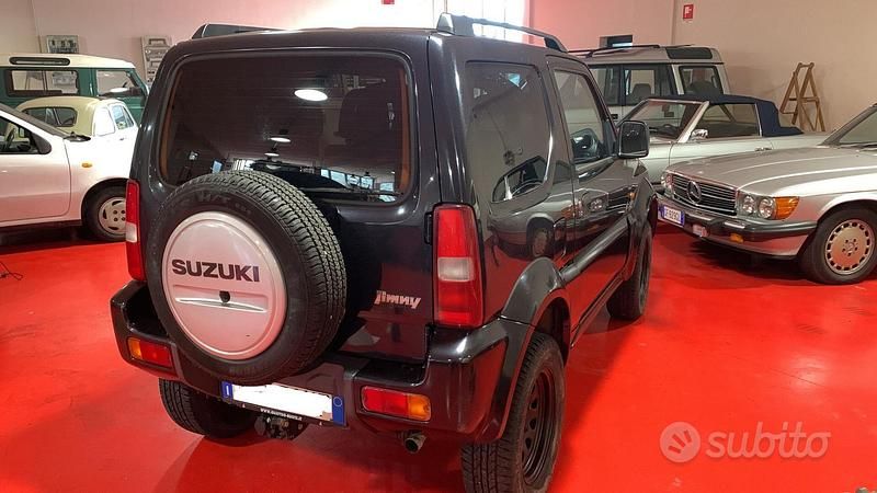 Usata Suzuki Jimny 65 CV (47 kW) 2005 Nero / metallizzato SUV
