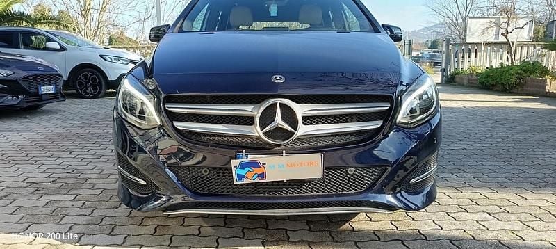 Usata Mercedes B180 108 CV (79 kW) 2018 Blu Monovolume