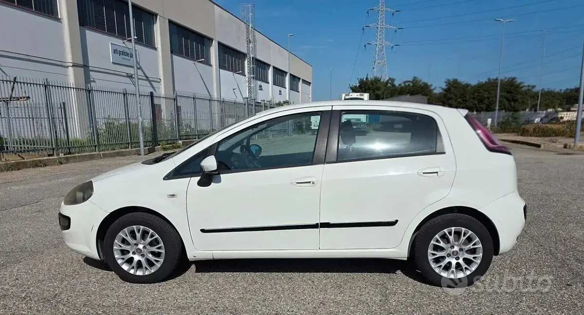 Usata Fiat Punto Evo Dynamic 77 CV (56 kW) 2011 Bianco Utilitaria