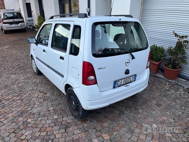 Usata Opel Agila Club 60 CV (44 kW) 2003 Bianco Utilitaria