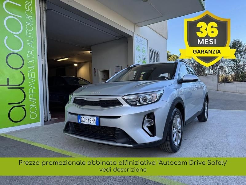 Argento Usata 2022 Kia Stonic Style SUV | 13.450 € (Cara) - Immagine 1/4