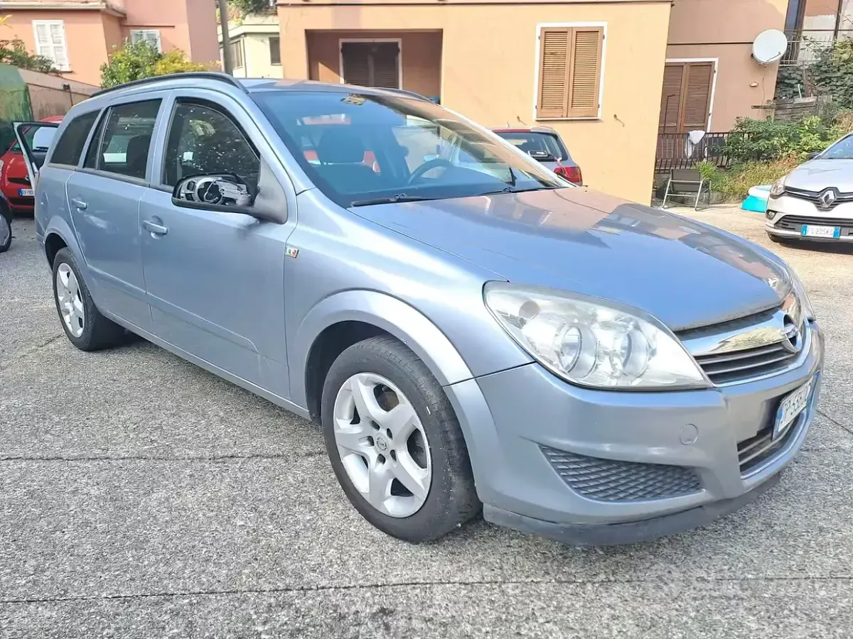 Usata Opel Astra 101 CV (74 kW) 2008 Grigio Station wagon