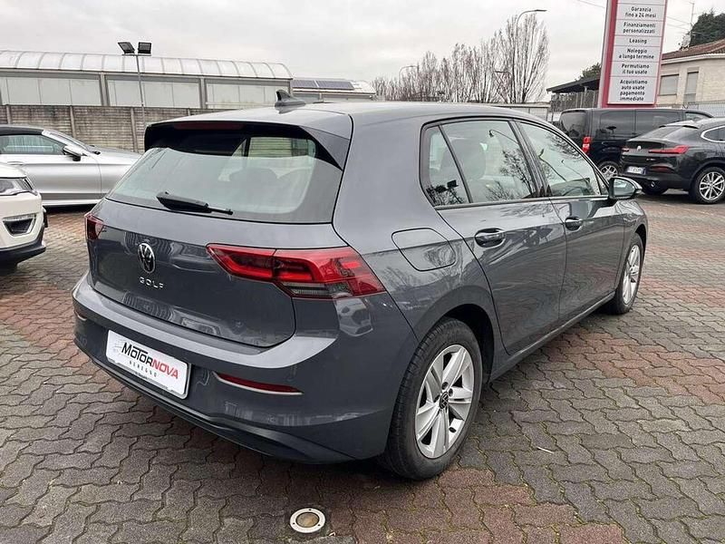 Usata VW Golf VIII Life 116 CV (85 kW) 2023 Grigio Berlina
