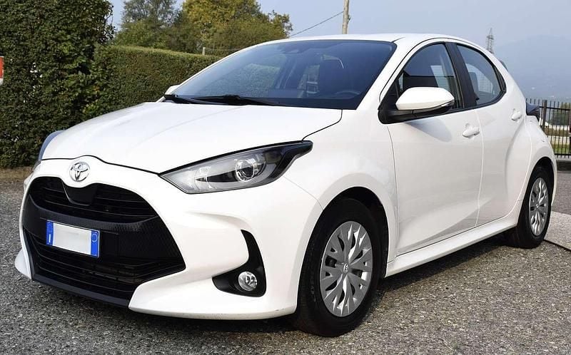 Usata Toyota Yaris Active 72 CV (52 kW) 2023 Bianco Utilitaria