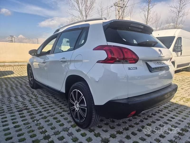 Usata Peugeot 2008 Allure 82 CV (60 kW) 2014 Bianco SUV