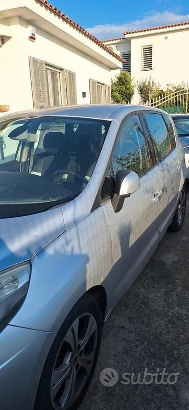 Usata Renault Scénic III 110 CV (80 kW) 2011 Grigio Monovolume