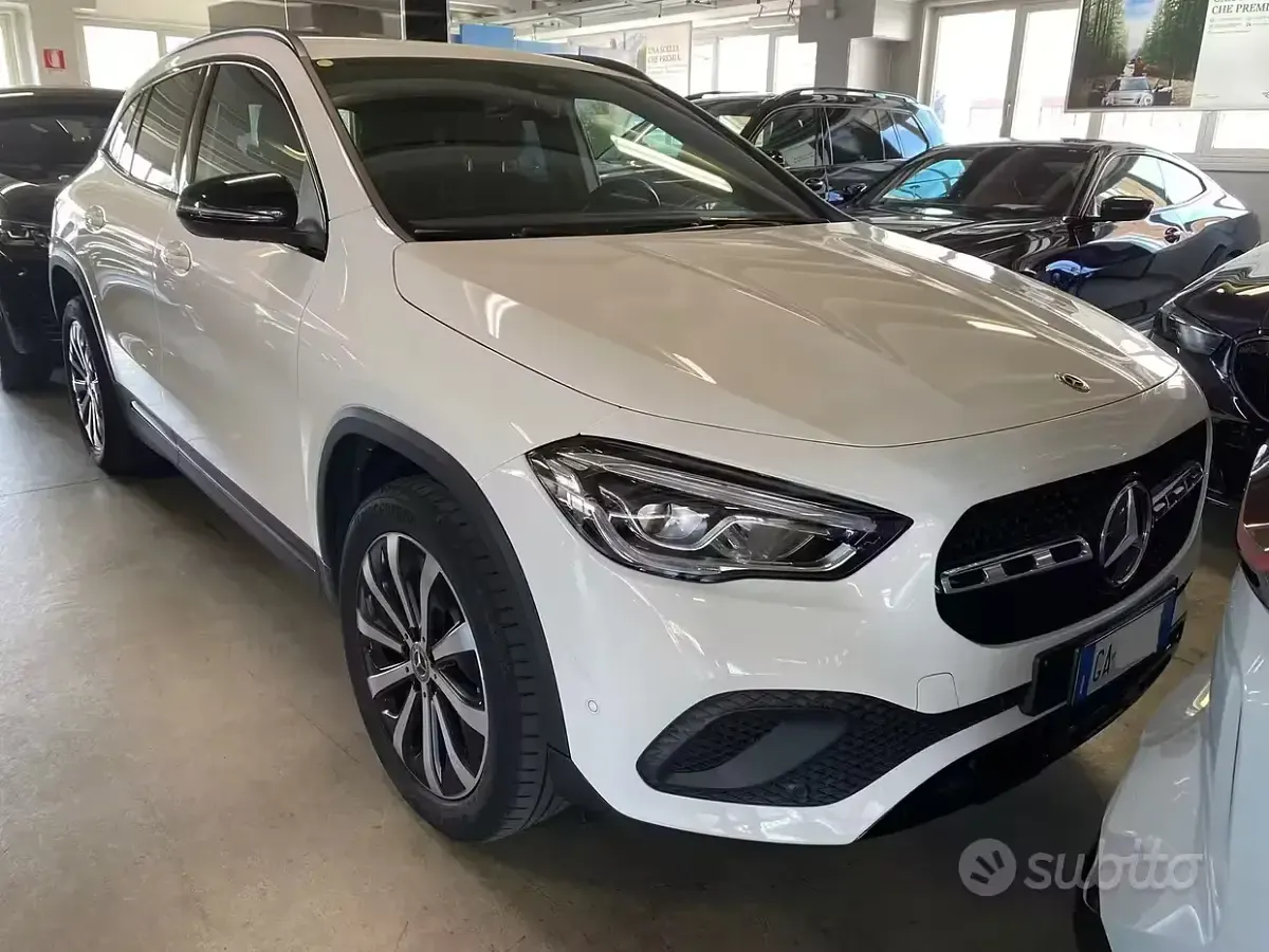 Usata Mercedes GLA200 150 CV (110 kW) 2020 Bianco SUV