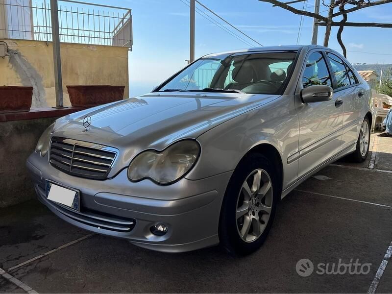 Argento Usata 2007 Mercedes C220 Tre volumi | 3300 € (Super prezzo) - Immagine 1/4