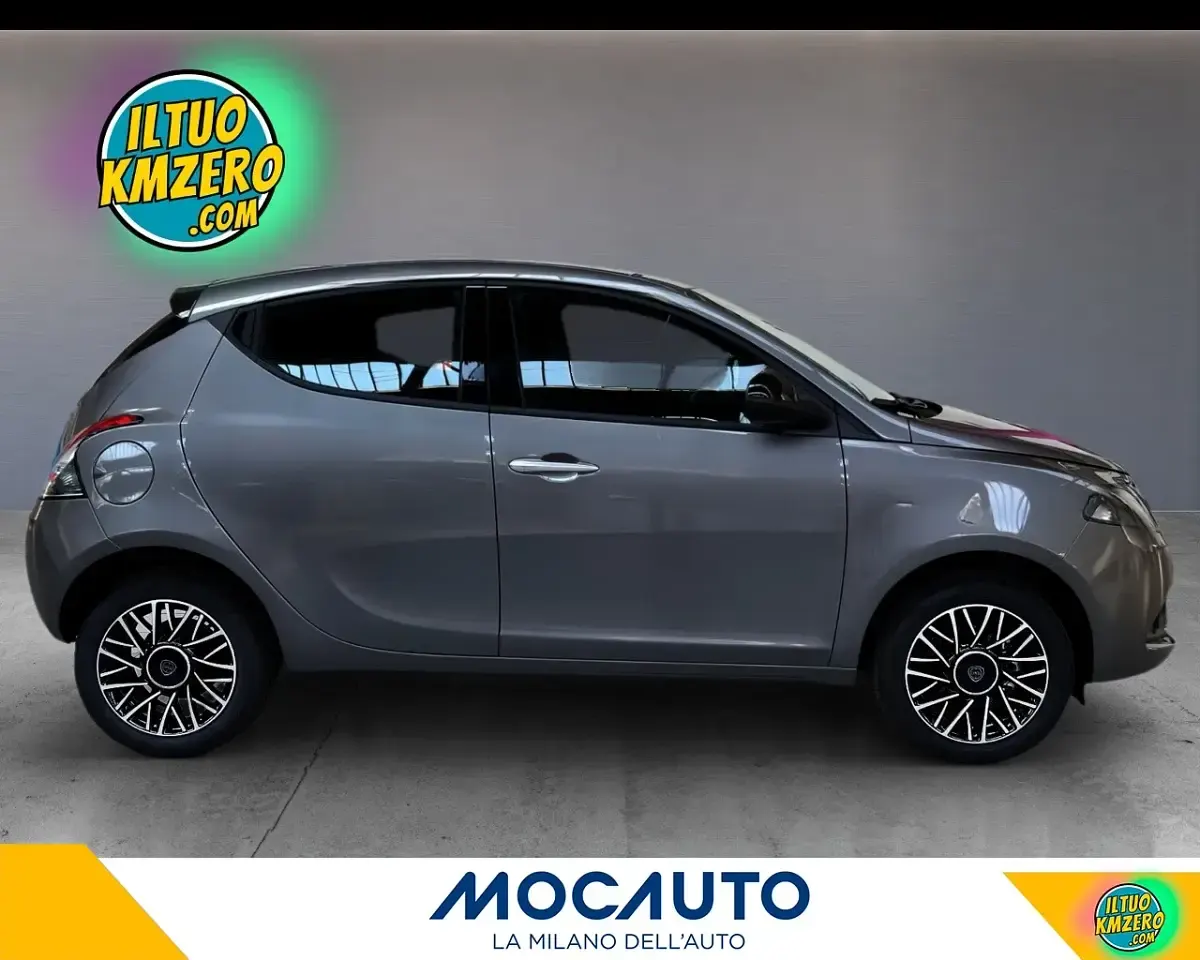 Usata Lancia Ypsilon Gold 70 CV (51 kW) 2023 Blu/azzurro Utilitaria