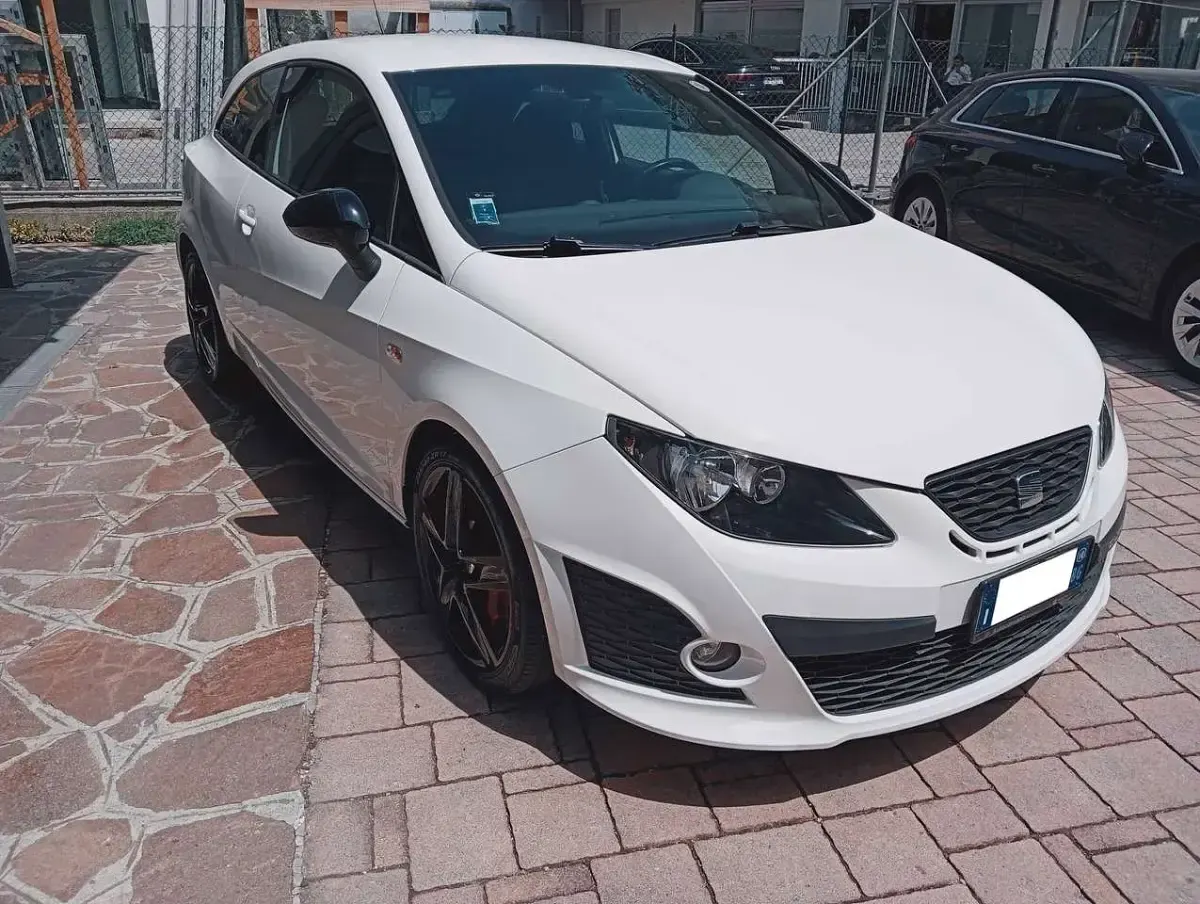 Usata Seat Ibiza SC CUPRA 179 CV (131 kW) 2010 Polar white Utilitaria