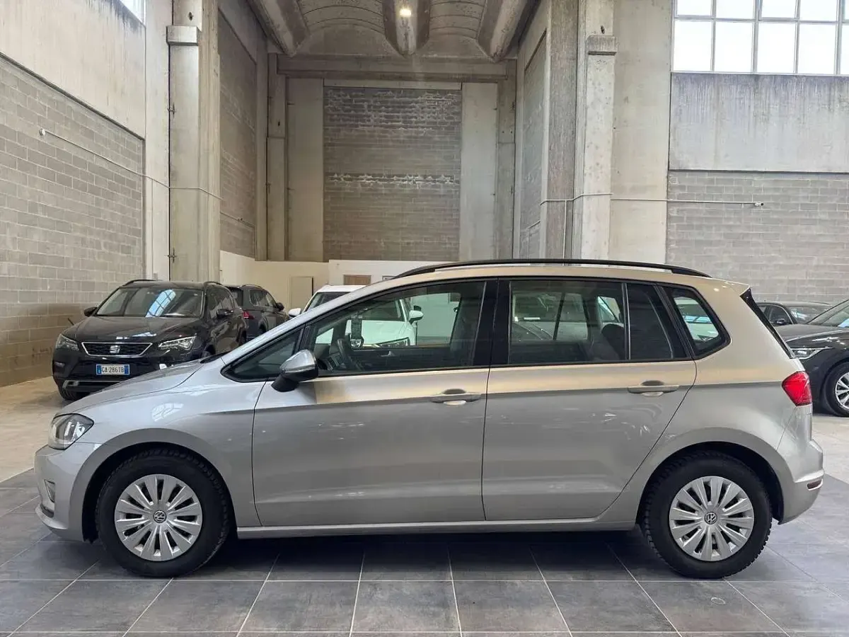 Usata VW Golf Sportsvan Comfortline 90 CV (66 kW) 2015 Grigio Monovolume