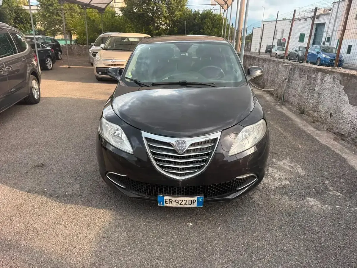Usata Lancia Ypsilon 95 CV (69 kW) 2013 Nero Utilitaria