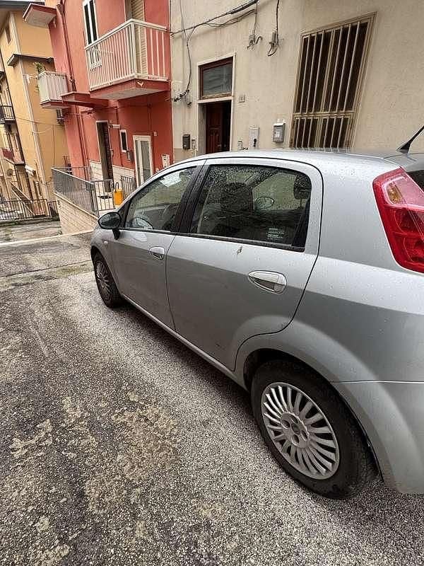 Usata Fiat Grande Punto Active 77 CV (56 kW) 2007 Grigio Utilitaria
