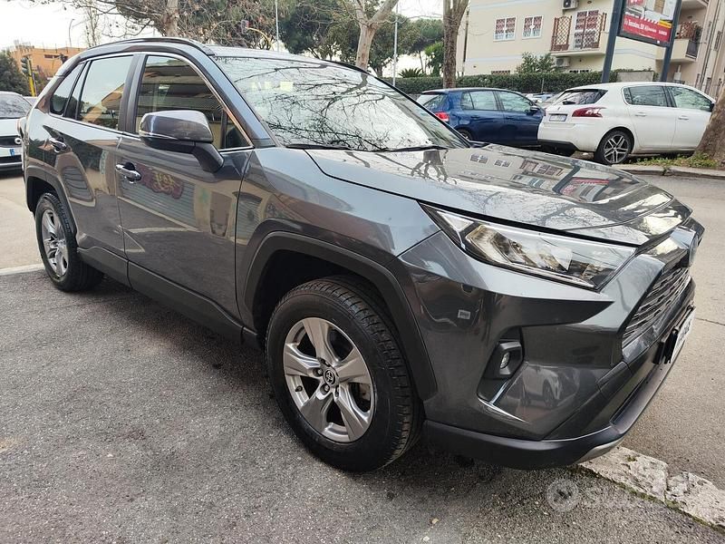 Usata Toyota RAV4 Hybrid Business Edition 178 CV (130 kW) 2022 Grigio SUV