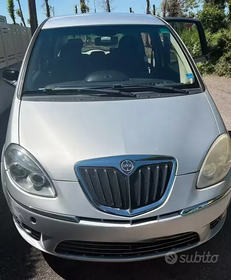 Usata Lancia Musa 95 CV (69 kW) 2012 Grigio Monovolume