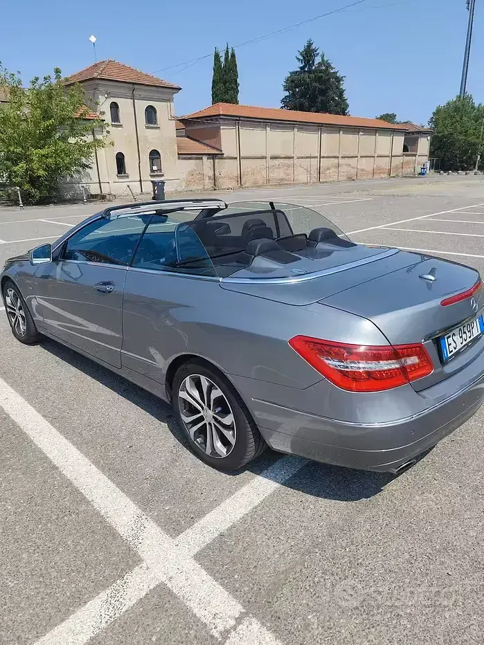 Usata Mercedes E220 170 CV (125 kW) 2013 Grigio Cabrio