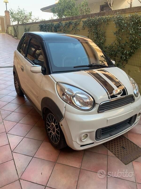 Bianco Usata 2013 Microcar M8 Due volumi | 4000 € - Immagine 1/4