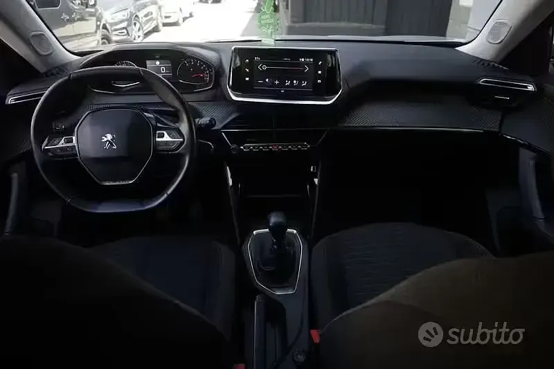 Usata Peugeot 2008 Active 131 CV (96 kW) 2020 Grigio scuro SUV