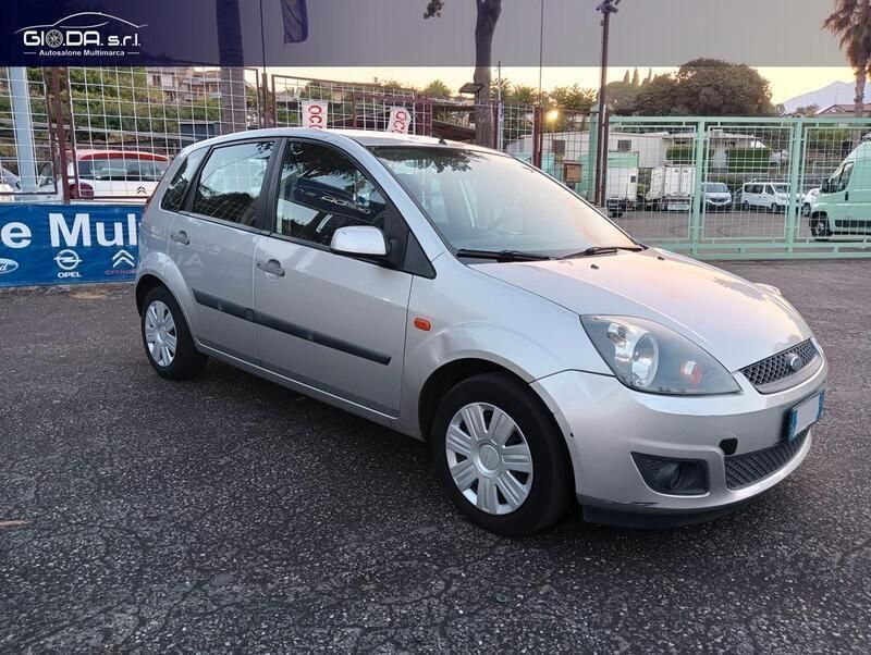 Usata Ford Fiesta Ghia 68 CV (50 kW) 2006 Grigio Utilitaria
