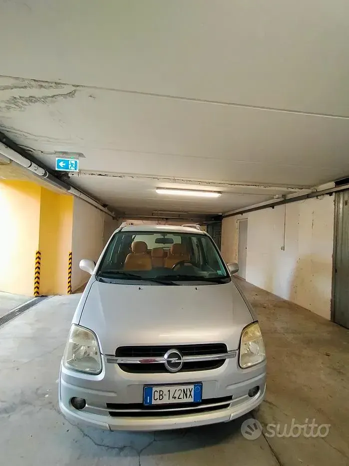 Usata Opel Agila Comfort 75 CV (55 kW) 2002 Grigio Monovolume