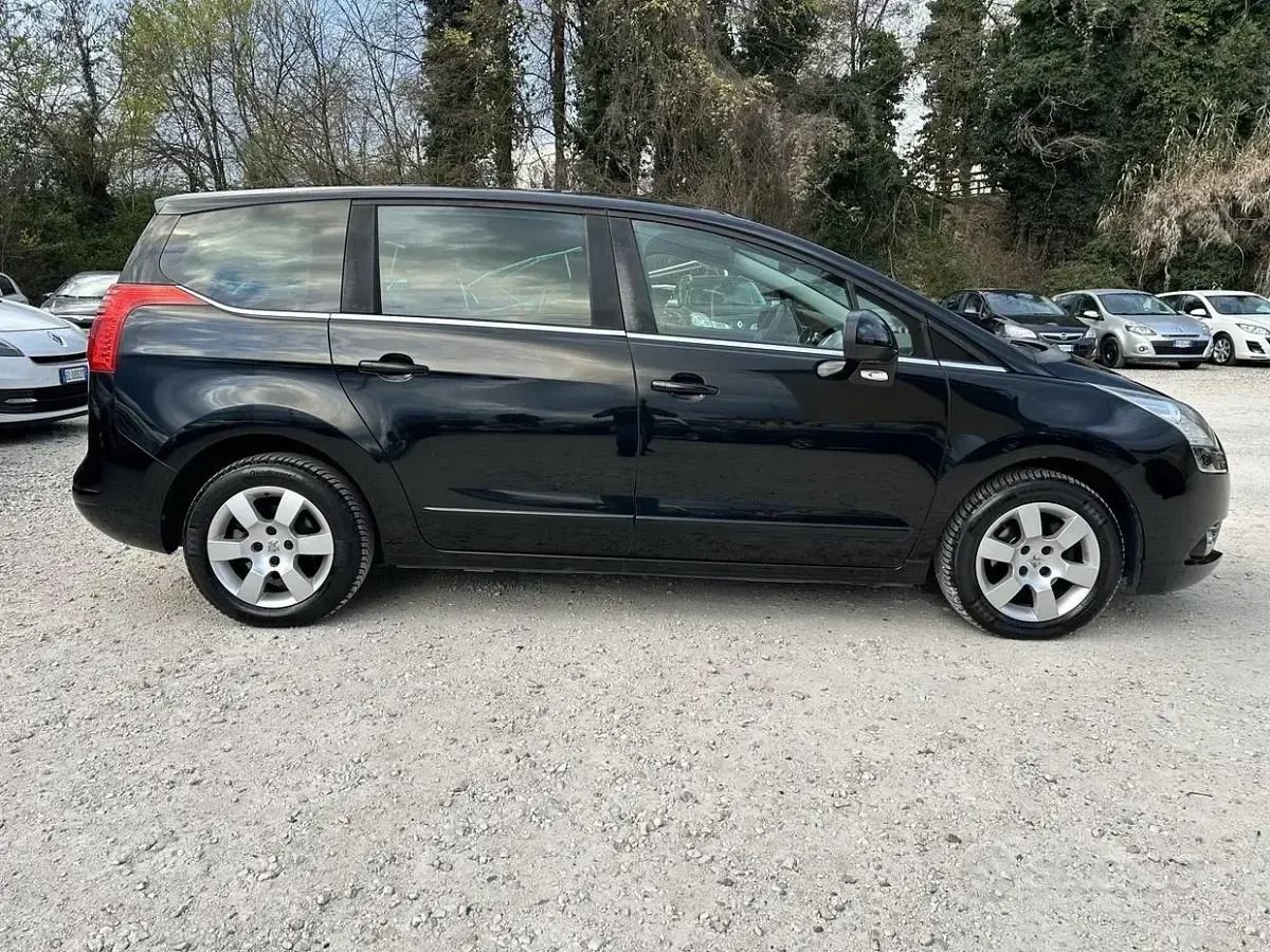 Gebraucht Peugeot 5008 112 PS (82 kW) 2012 Schwarz Van / Kleinbus