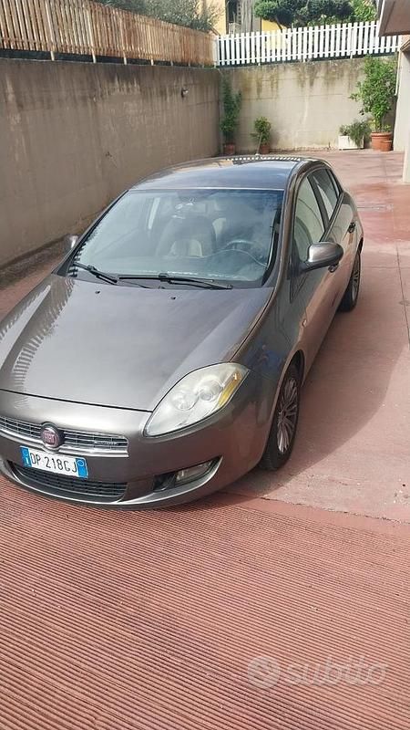 Usata Fiat Bravo 120 CV (88 kW) 2008 Marrone Utilitaria