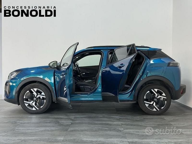 Usata Peugeot 2008 Allure 100 CV (73 kW) 2025 Blu SUV