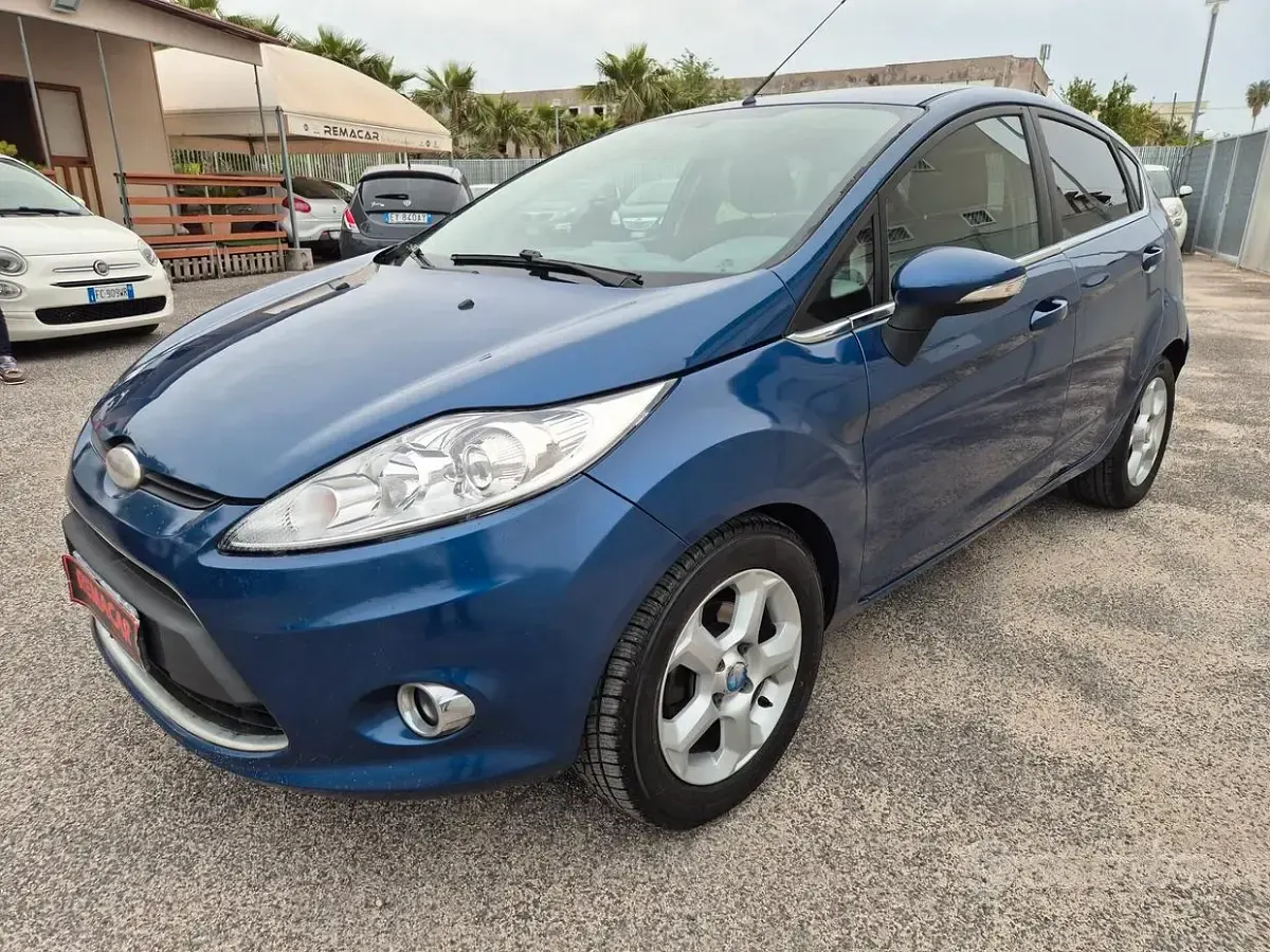 Usata Ford Fiesta Titanium 68 CV (50 kW) 2010 Blu Berlina