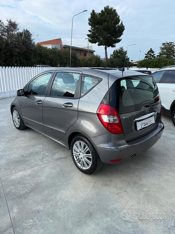 Usata Mercedes A180 Style 109 CV (80 kW) 2011 Grigio Berlina