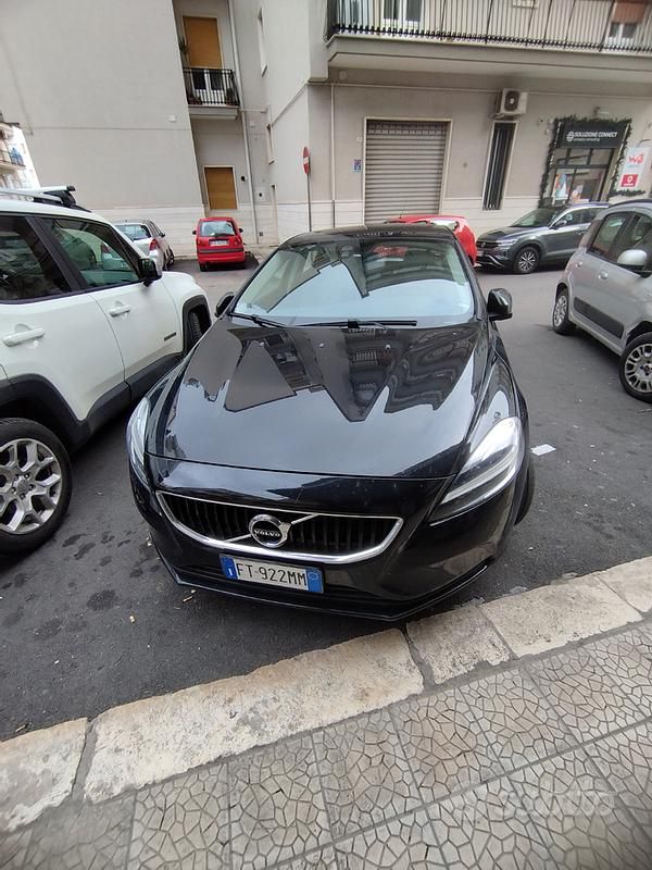 Nero Usata 2018 Volvo V40 Plus Station wagon | 9450 € (Buon prezzo) - Immagine 1/4