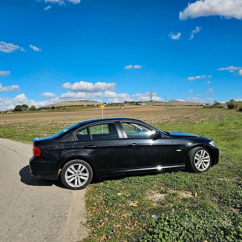 Usata BMW 320 Efficient Dynamics 177 CV (130 kW) 2009 Nero Berlina