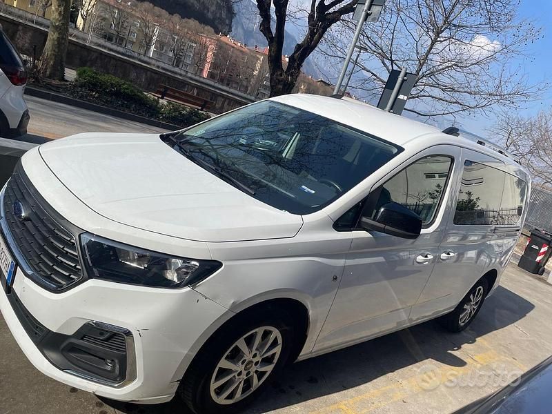 Usata Ford Grand Tourneo Connect Titanium 122 CV (89 kW) 2023 Bianco Monovolume