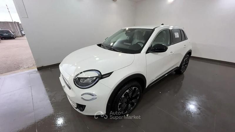 Nuova Fiat 600 La Prima 101 CV (74 kW) 2025 Bianco SUV