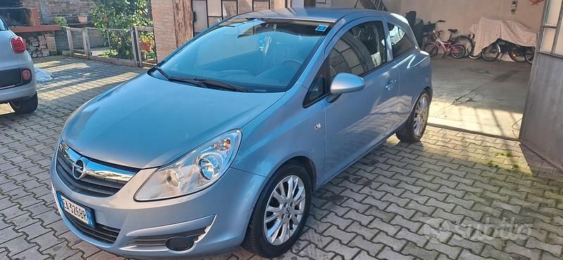 Usata 2010 Opel Corsa Due volumi | 3000 € (Buon prezzo) - Immagine 1/4