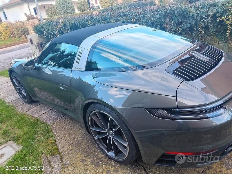 Usata Porsche 992 385 CV (283 kW) 2022 Cabrio