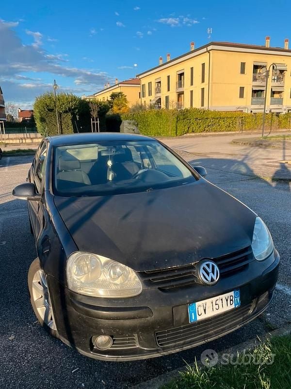 Usata VW Golf V 115 CV (84 kW) 2005 Nero Utilitaria