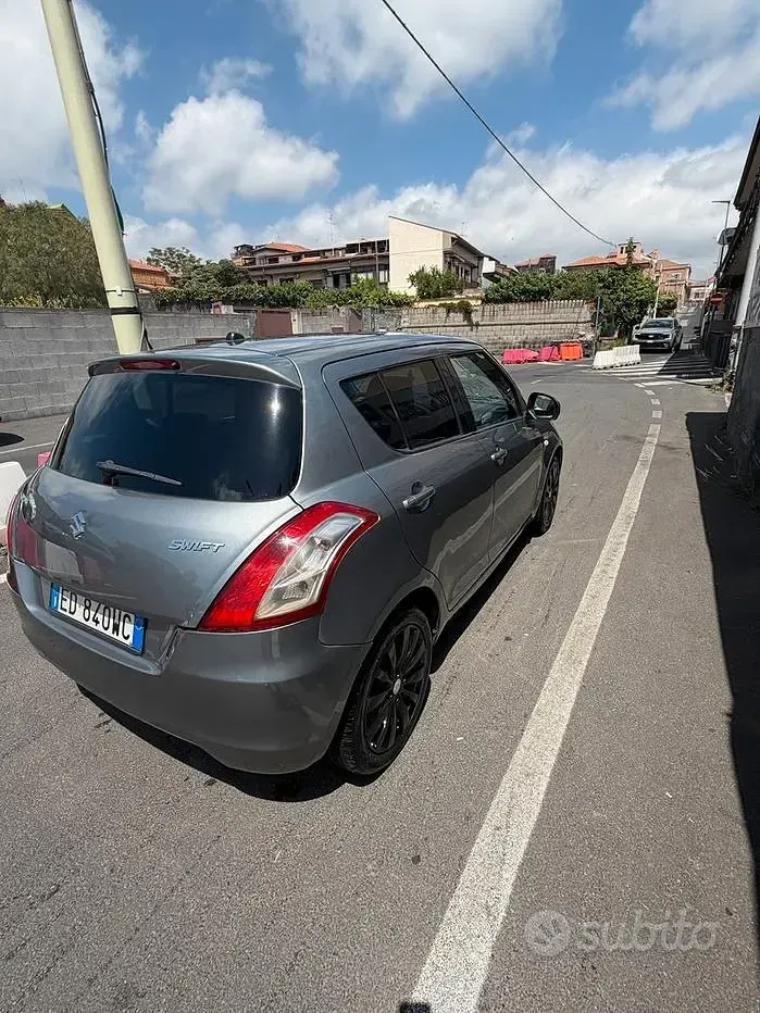 Second-hand Suzuki Swift 75 CP (55 kW) 2011 Gri Hatchback