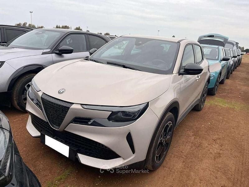Usata Alfa Romeo Junior 61 kW (84 CV) 2025 Avorio galleria SUV