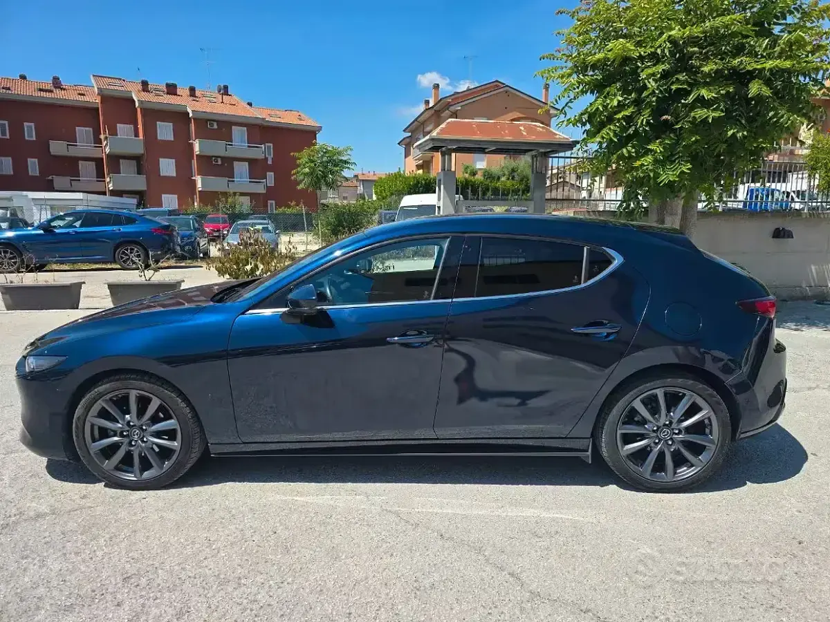 Usata Mazda 3 Exceed 122 CV (89 kW) 2020 Bluazzurro Berlina