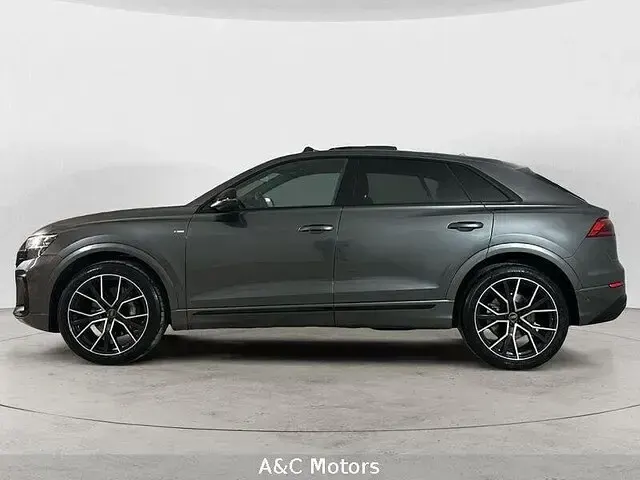 Usata Audi Q8 S-Line 286 CV (210 kW) 2025 Grigio SUV