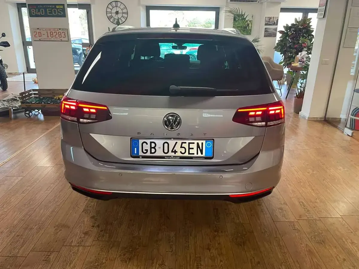 Usata VW Passat Business 120 CV (88 kW) 2020 Argento Station wagon
