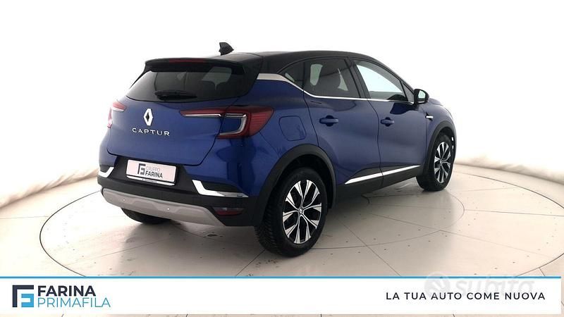 Usata Renault Captur Techno 91 CV (66 kW) 2024 Blu iron / tetto nero SUV