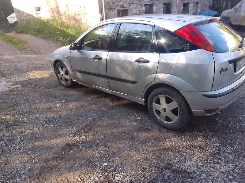 Usata Ford Focus 100 CV (73 kW) 2004 Grigio Berlina