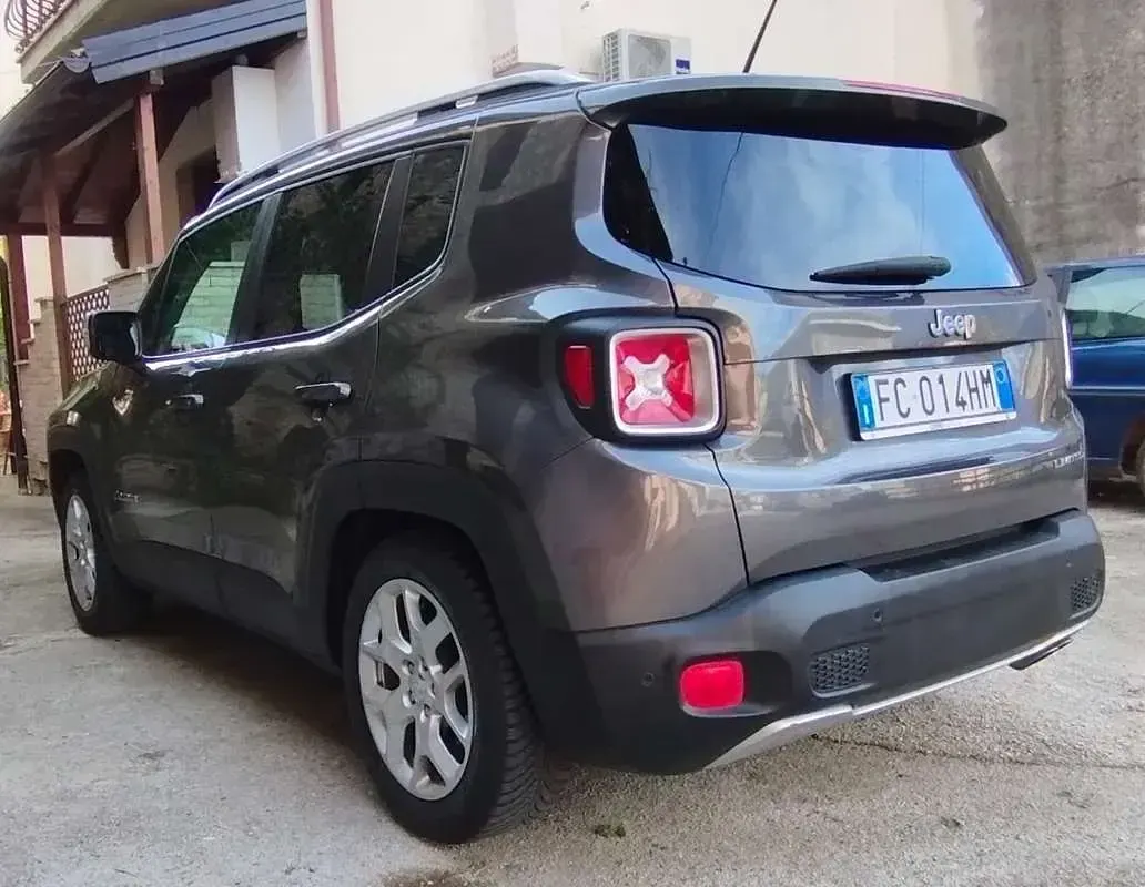 Usata Jeep Renegade Limited 140 CV (102 kW) 2016 Grigio SUV