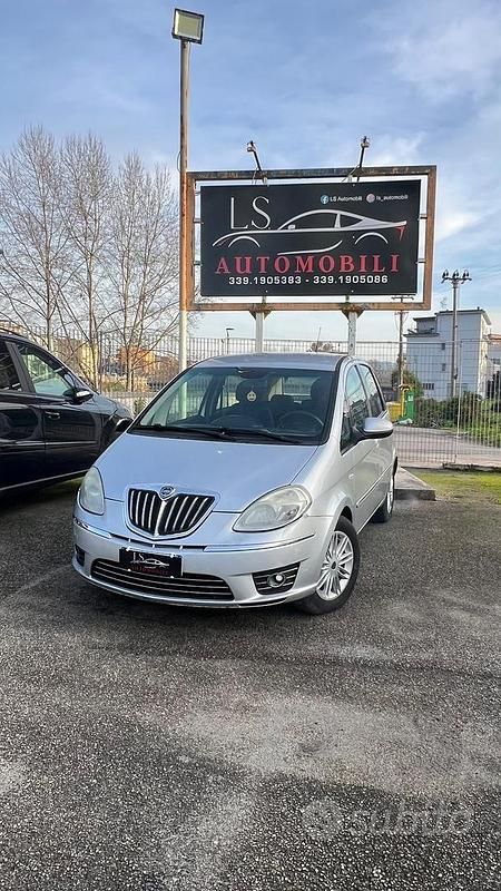 Usata Lancia Musa S 95 CV (69 kW) 2010 Grigio Monovolume